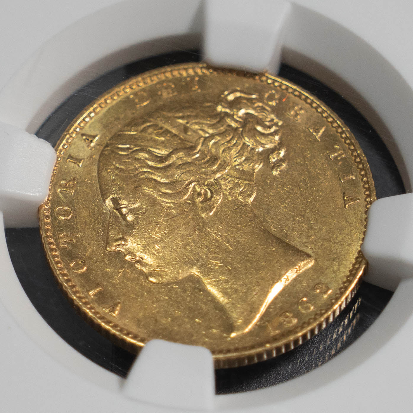 1862年 ヴィクトリア女王 ヤングヘッド ソブリン金貨 NGC AU58 シールド